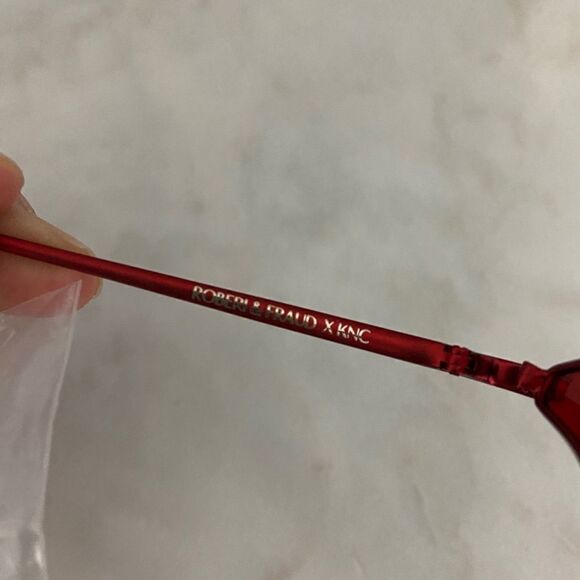 Roberi & Fraud Red KNC Lips Sunglasses main image 5